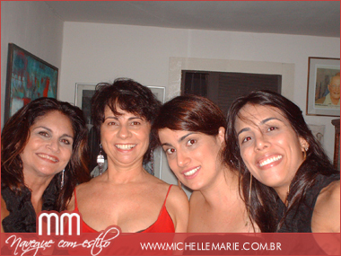 Thina Cunha e Lucia Tollentino com as filhas Ana Alice e Silvia