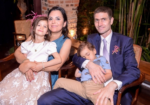 Mariana e Aaron Jones com os filhos vindos da Califórnia