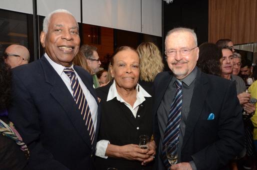 Haroldo Costa e Mary Marinho com Ricardo Cravo Albim