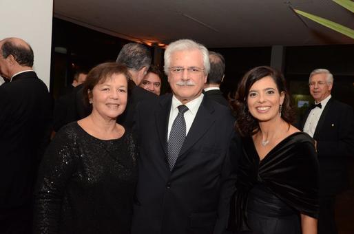 Sonia e Luiz Augusto de Castro Neves e Taísa Maciel