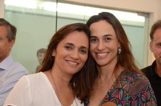 Gaby e Mariana Índio da Costa