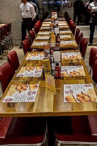 Inauguração do tradicional  restaurante temático Johnny Rockets em Salvador