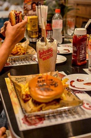 Inauguração do tradicional  restaurante temático Johnny Rockets em Salvador