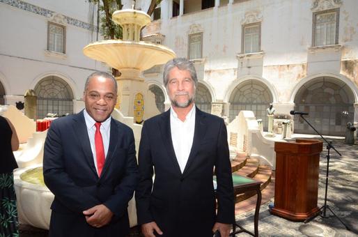 Maurício Vicente (Dir do Museu Imperial) e João de Orleans e Bragança