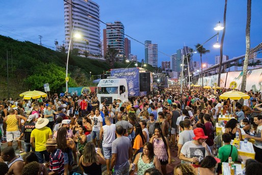 Desfile do MUDEIdeNOME no Furdunço 2019 )