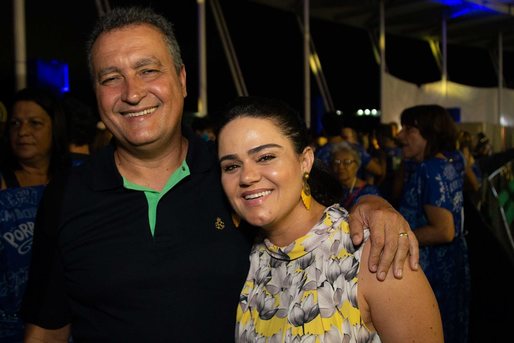 O governador Rui Costa e sua esposa Aline Fernanda Almeida