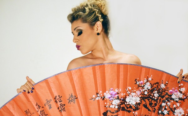 Aila Menezes abre o fim de semana da San Sebastian