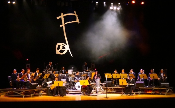 Orquestra Popular da Bahia se apresenta na abertura do carnaval do Pelourinho