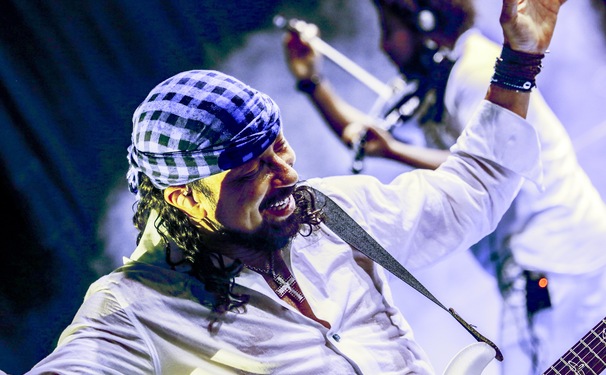 Bell Marques abre o carnaval de Salvador sem cordas!