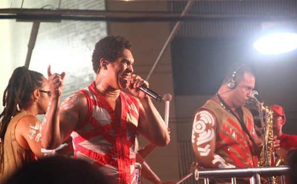 Timbalada agitou a Ondina com batuque inconfundível