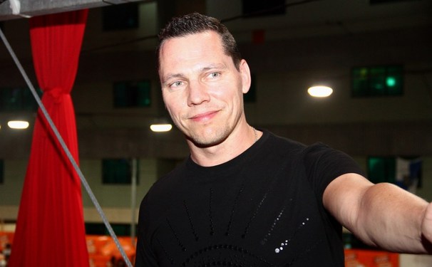 Tiesto cai na folia  