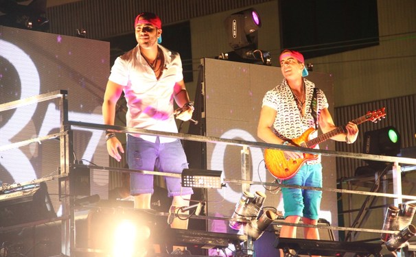 Oito7Nove4 agitam foliões na Ondina 