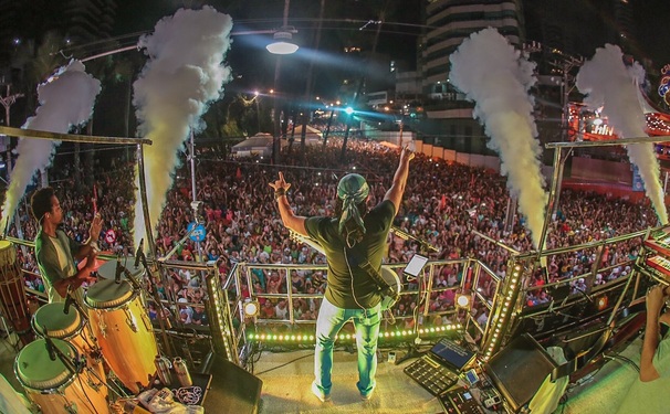 Bell Marques encerra carnaval de Salvador hoje