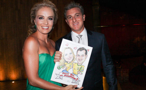 Angélica e Luciano Huck ganham presente de fã!