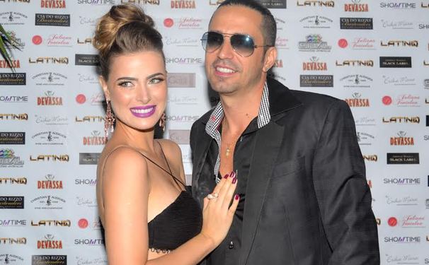 Latino comemora 40 anos!