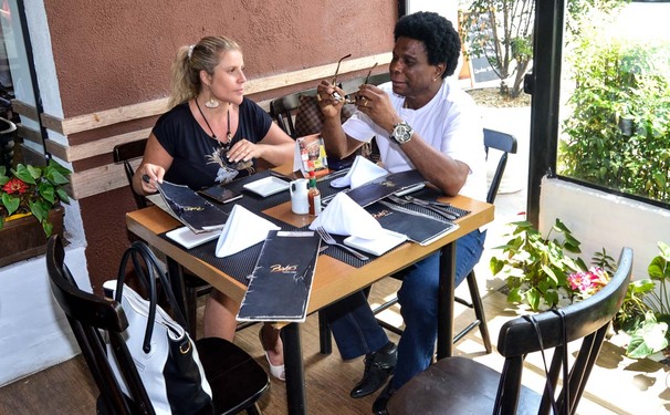 Negrinho da Beija-Flor tira dia pra se curtir! 