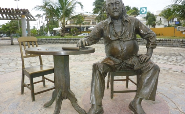 Passar uma noite em Itapuã...