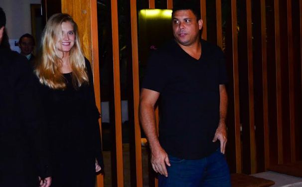 Fenômeno curte sua namorada! 