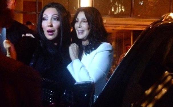 Cher agitando a noite de SP 