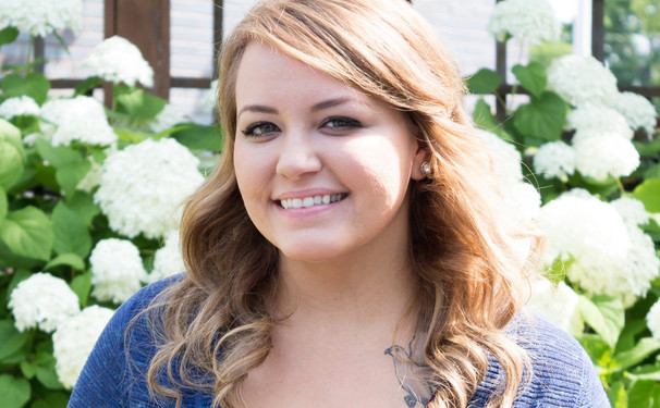 Anna Todd -  uma escritora estreante.