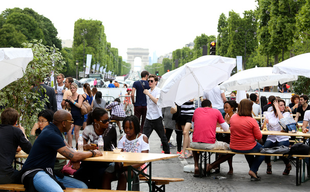  Ação bacanérrima na Champs-Élysées