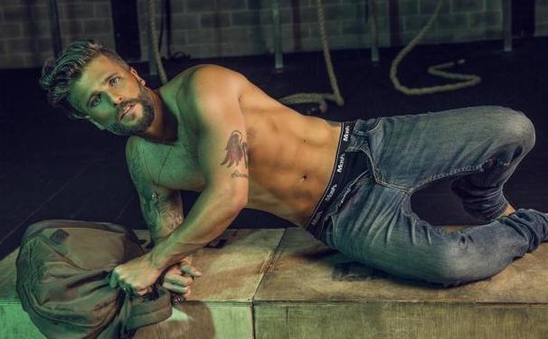 Dia de navegar pelas Redes Sociais