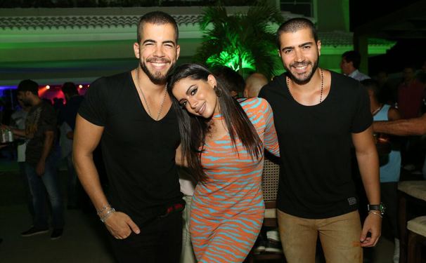 Atendendo a convites ...