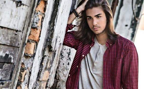 Tony Castro, a bola da vez...