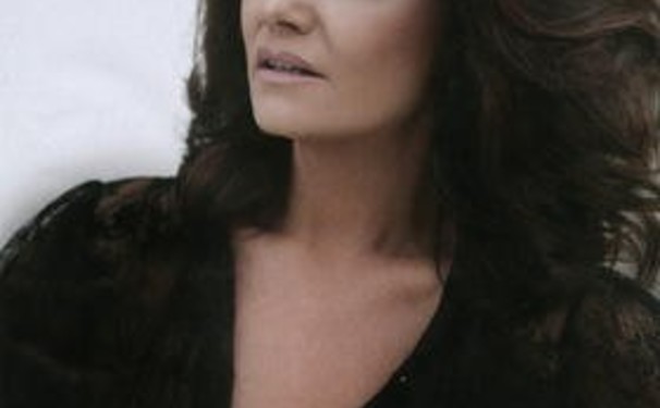 Luiza Brunet abalada após ter sofrido uma série de agressões 