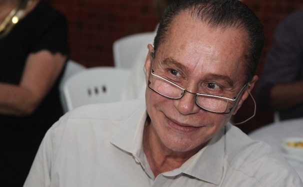 César Romero recebe medalha Thomé de Souza