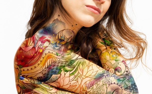 Monique Kessous volta à cena com o incensado disco