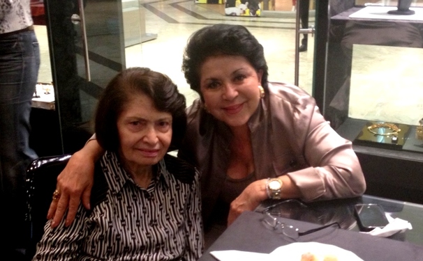 Almoço elegante só de saia...