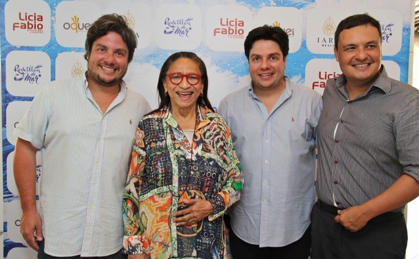 Lícia Fábio de volta na virada do ano...