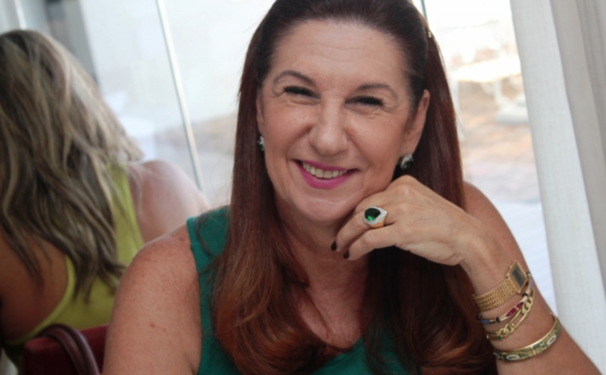 Mirella Machado recebendo em Praia do Forte