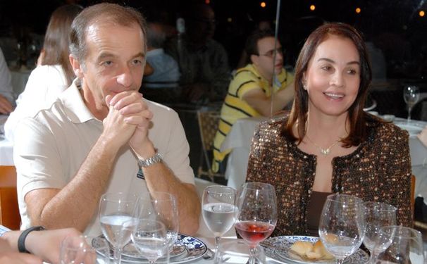 Dois casórios elegantes da Família Santos