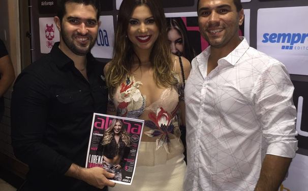 Vina Calmon em noite de lançamento da 8ª edição da Revista Alpha