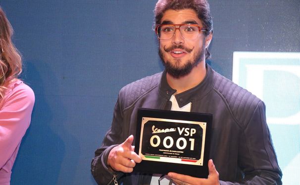Caio Castro embaixador da Vespa