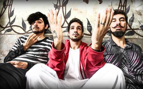 Barraca do Lôro chacoalhando Stella Maris