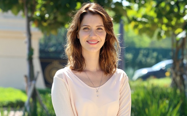 Nathalia Dill esbanjando talento...