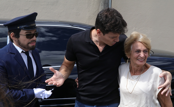 Faro faz surpresa para fã de Pablo