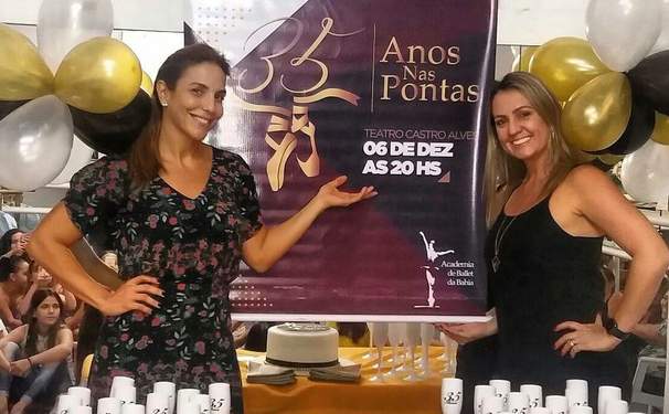 Ivete Sangalo passa energia positiva para as bailarinas que se apresentam hoje no TCA