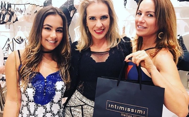 Ginno Larry e Renata Andrade só no brinde de tanto sucesso...