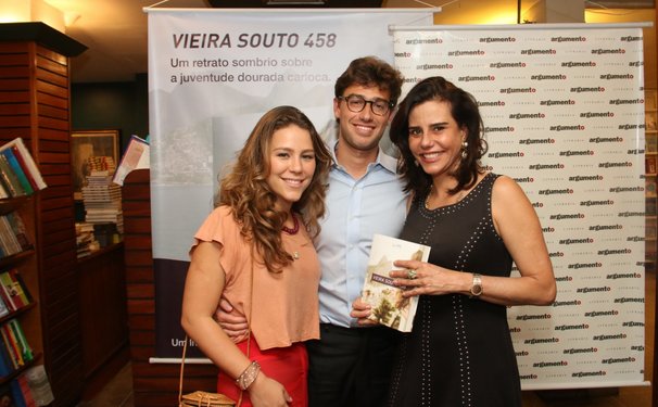 Bastante concorrido o lançamento do livro de Lui TPS 