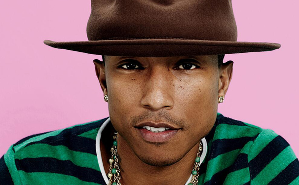 Pharrell Williams, primeiro homem a estrelar uma campanha de bolsa da Chanel.