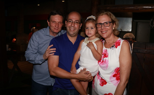 Prefeito do Rio em aniversário infantil