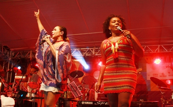 Daniela e Margareth chacoalharam o Mercado Iaô