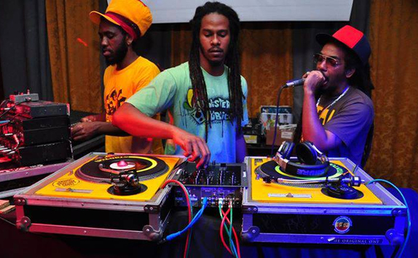 2 de Iemanjá no Bar Kaos