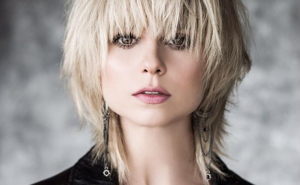 Julianne Trevisol vem curtir o Camarote Salvador ...