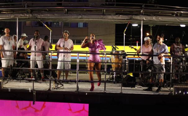 Ivete Sangalo passou pelo Camarote Salvador agitando a galera
