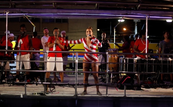 Do sambódromo para o trio elétrico